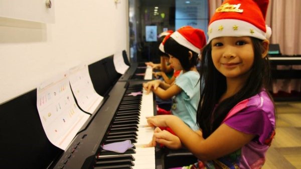 Students playing the piano in Absolute Piano
